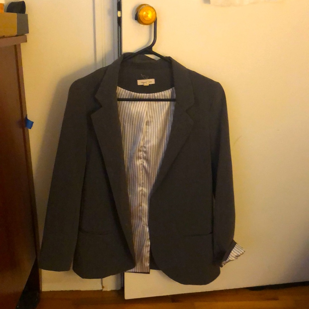 Grey blazer ‘silence and noise’